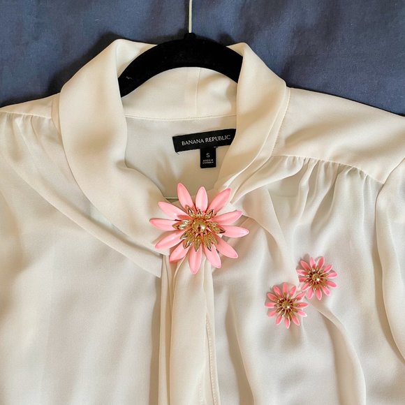 Vintage Sarah Coventry Pink Flower Jewelry 1960s set (Brooch and Earrings ) - Picture 2 of 8